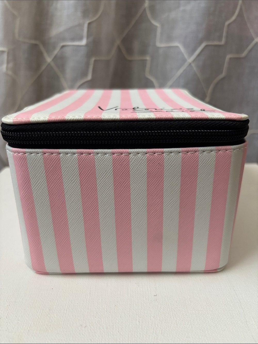New Victoria's Secret Pink and White Striped Cosmetic Zip Case - Picture 7 of 7